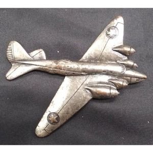 Vintage WWII Heavy Bomber War Plane Brooch USA Star, Gold Tone 3.1/4 in